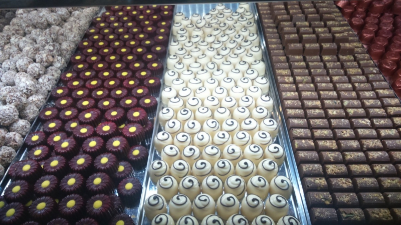 ecommerce-VALBONNE-min_chocolates_milk_chocolate_white_chocolate_truffles_candy_food_treat_cacao-1213769